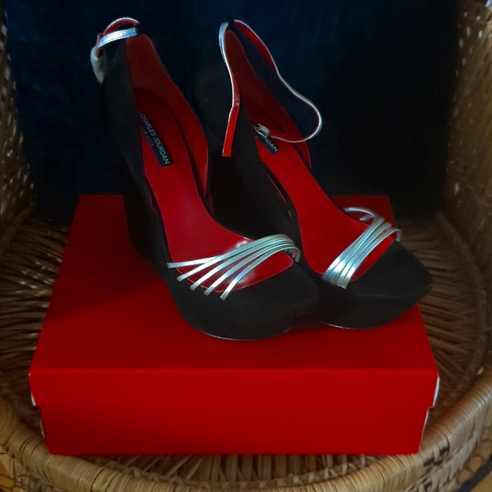 Charles Jourdan Black wedge 9.5